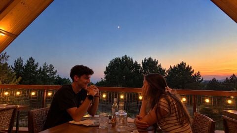 First date mặc gì? Gợi ý outfit cho nam và nữ theo từng điểm hẹn