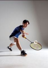 Top 6 giày cầu lông dưới 1 triệu êm nhẹ, linh hoạt nhất 2025