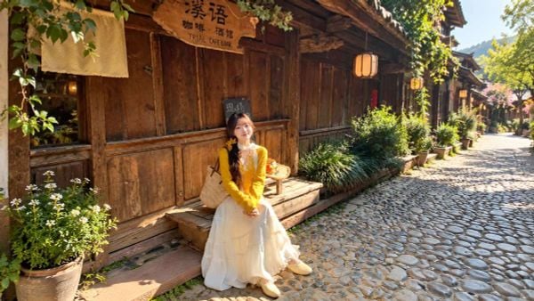 Màu vàng chanh phối với màu gì? 7 cách mặc sáng mà không chói