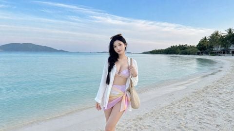 12+ Kiểu tạo dáng chụp ảnh biển bikini đẹp, tự nhiên