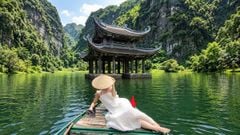 Đi Ninh Bình mặc gì? 20 outfit đẹp, dễ đi thuyền và leo Hang Múa