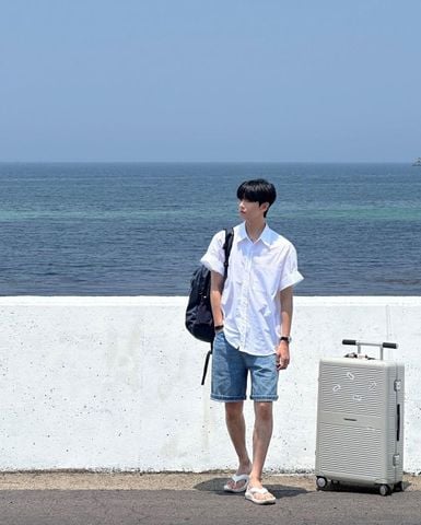 Outfit đi biển nam: 15 công thức mặc gọn, thoáng và không bị sến