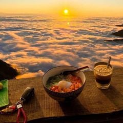 Outfit đi Tà Xùa: 23+ công thức mặc đẹp, ấm vừa đủ và săn mây lên ảnh đẹp