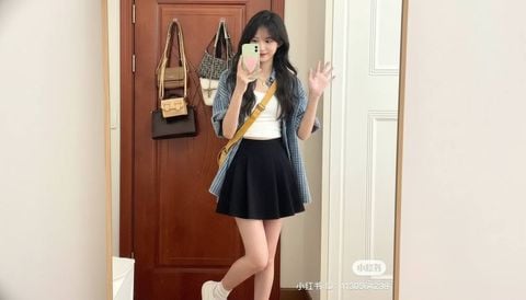 Phối áo sơ mi với áo thun nữ: 10 công thức layer dễ mặc và không bị rối