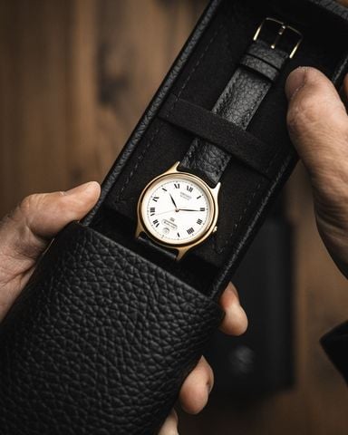 Tặng đồng hồ có ý nghĩa gì? Giải mã biểu tượng thời gian trong món quà tinh tế nhất