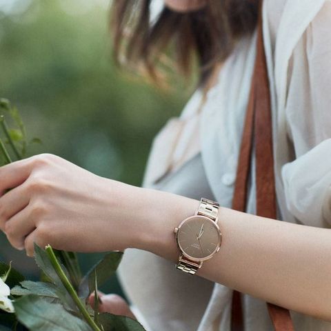 Top 10 đồng hồ nữ dưới 2 triệu hàng hiệu, chính hãng, đáng mua nhất 2025