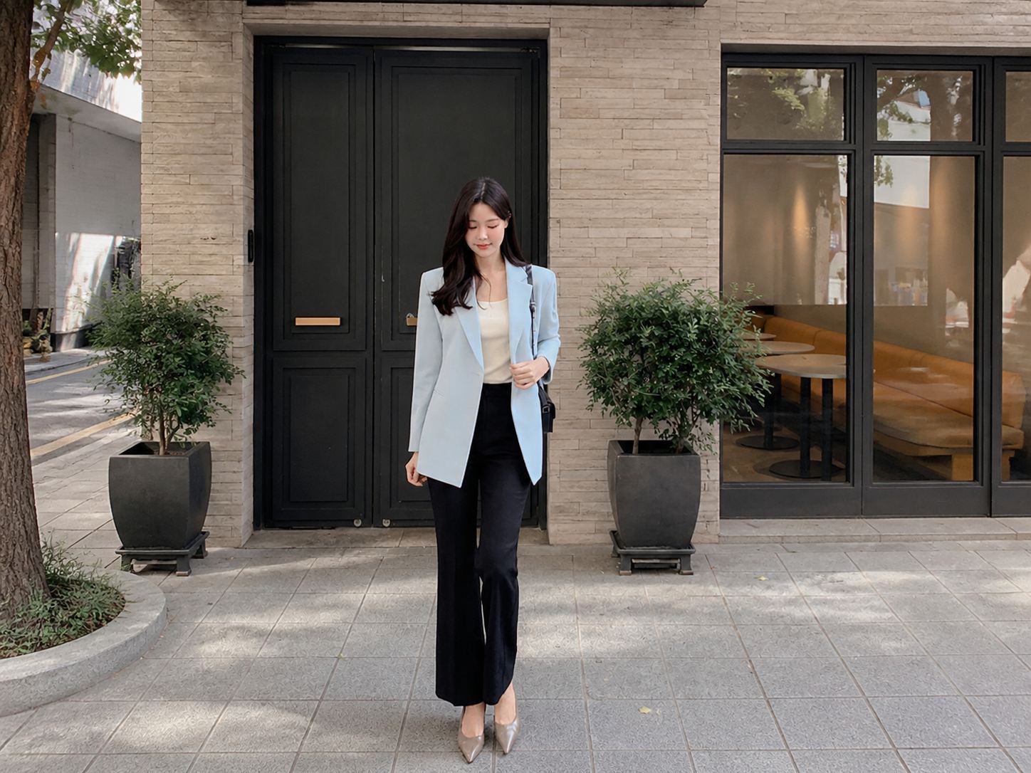 Áo vest nữ màu pastel hoặc màu sáng thanh lịch