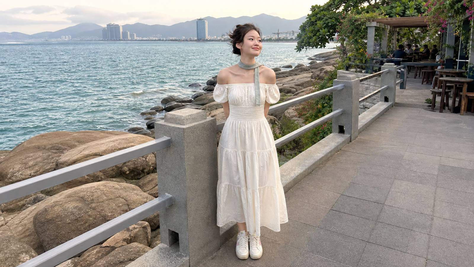 Đầm trễ vai hoặc vai ngang cho chiều biển ở Nha Trang