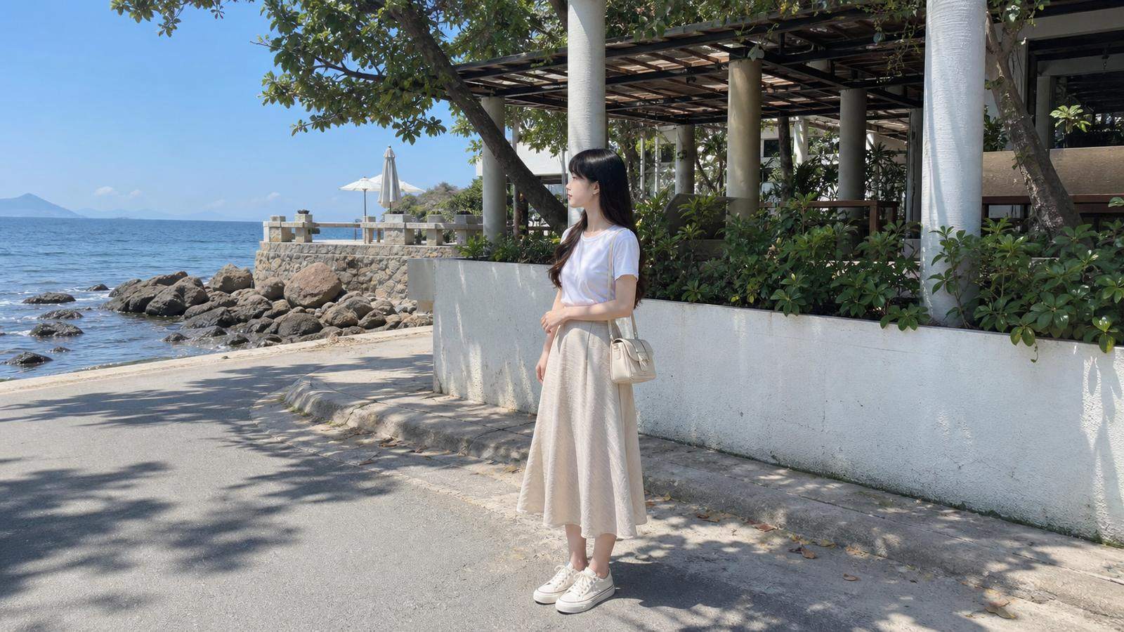 Áo thun trơn phối chân váy midi cho outfit nhẹ nhàng ở Nha Trang