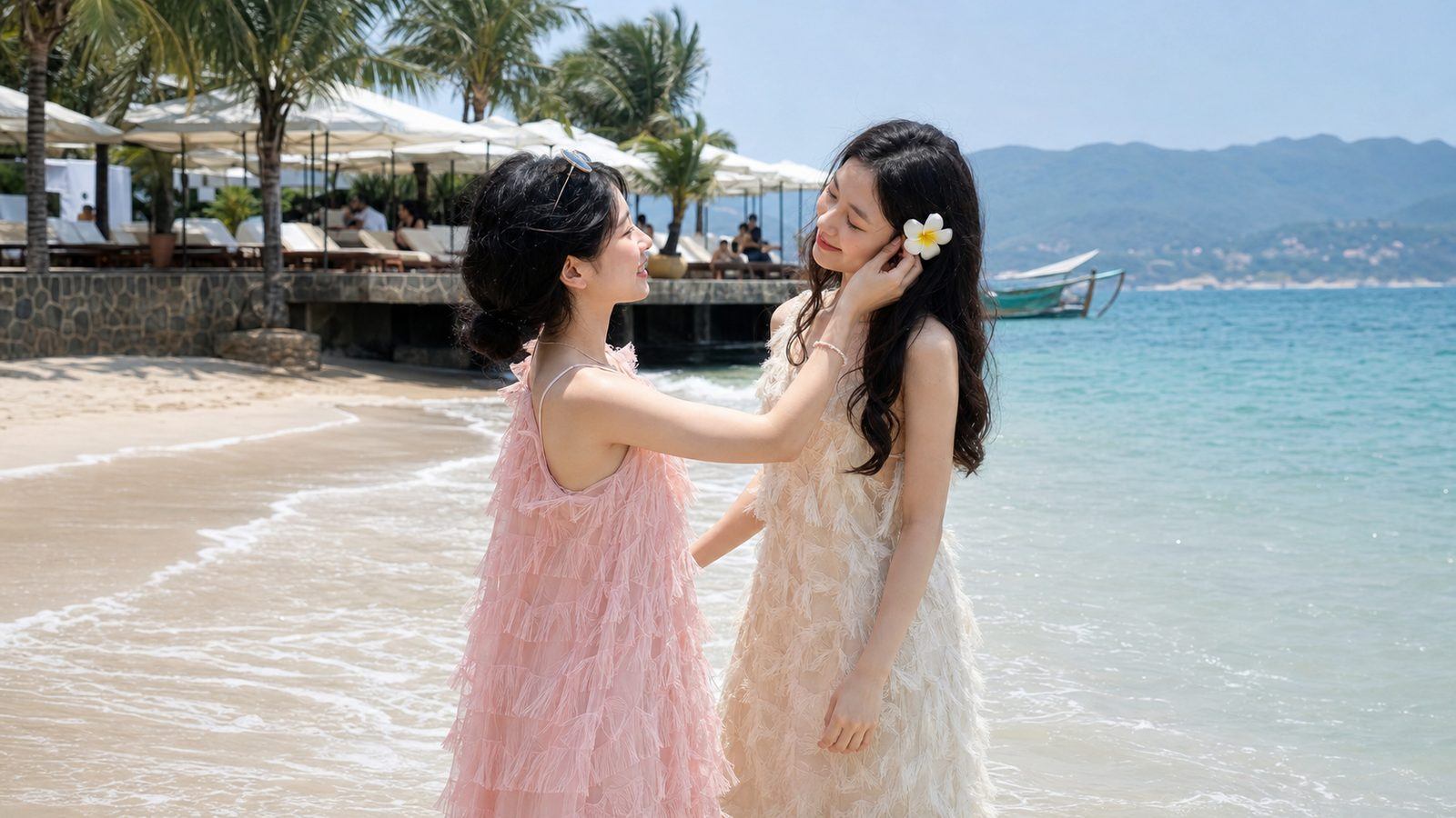 Một người chỉnh tóc hoặc chỉnh áo cho người kia khi chụp ảnh đôi