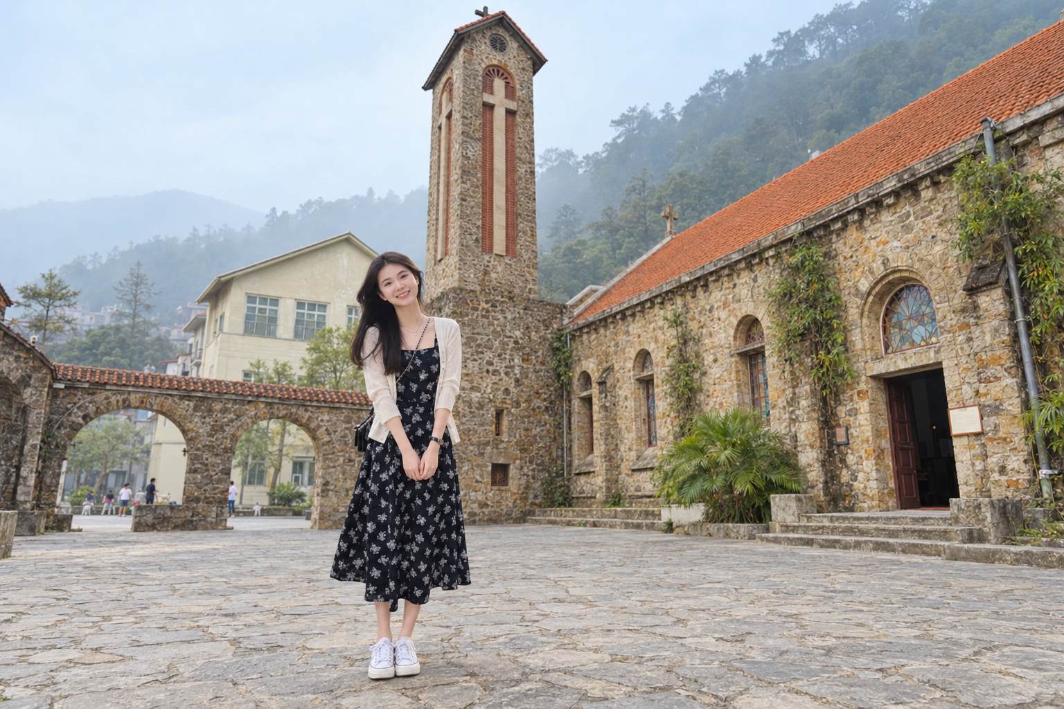 Outfit đi Tam Đảo: Đầm hoa midi và cardigan mỏng