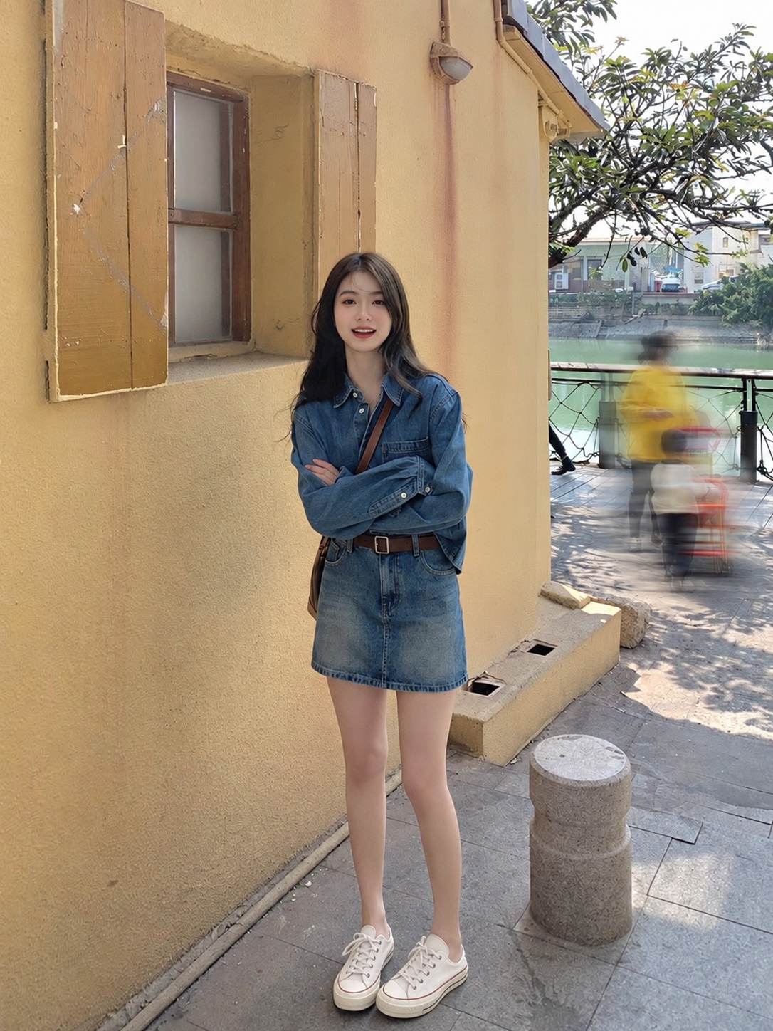 Chân váy jean ngắn phối sneaker cùng áo denim