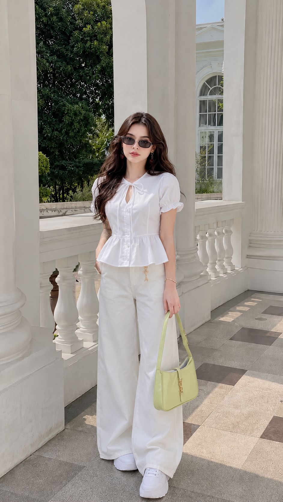 Áo peplum vải cotton đứng nhẹ giúp đường eo và phần tà rõ nét.