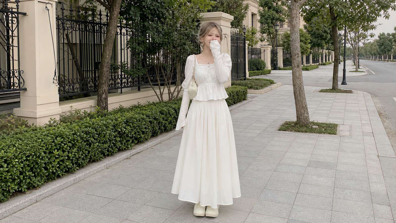 Chân váy trắng dài phối với blouse mềm