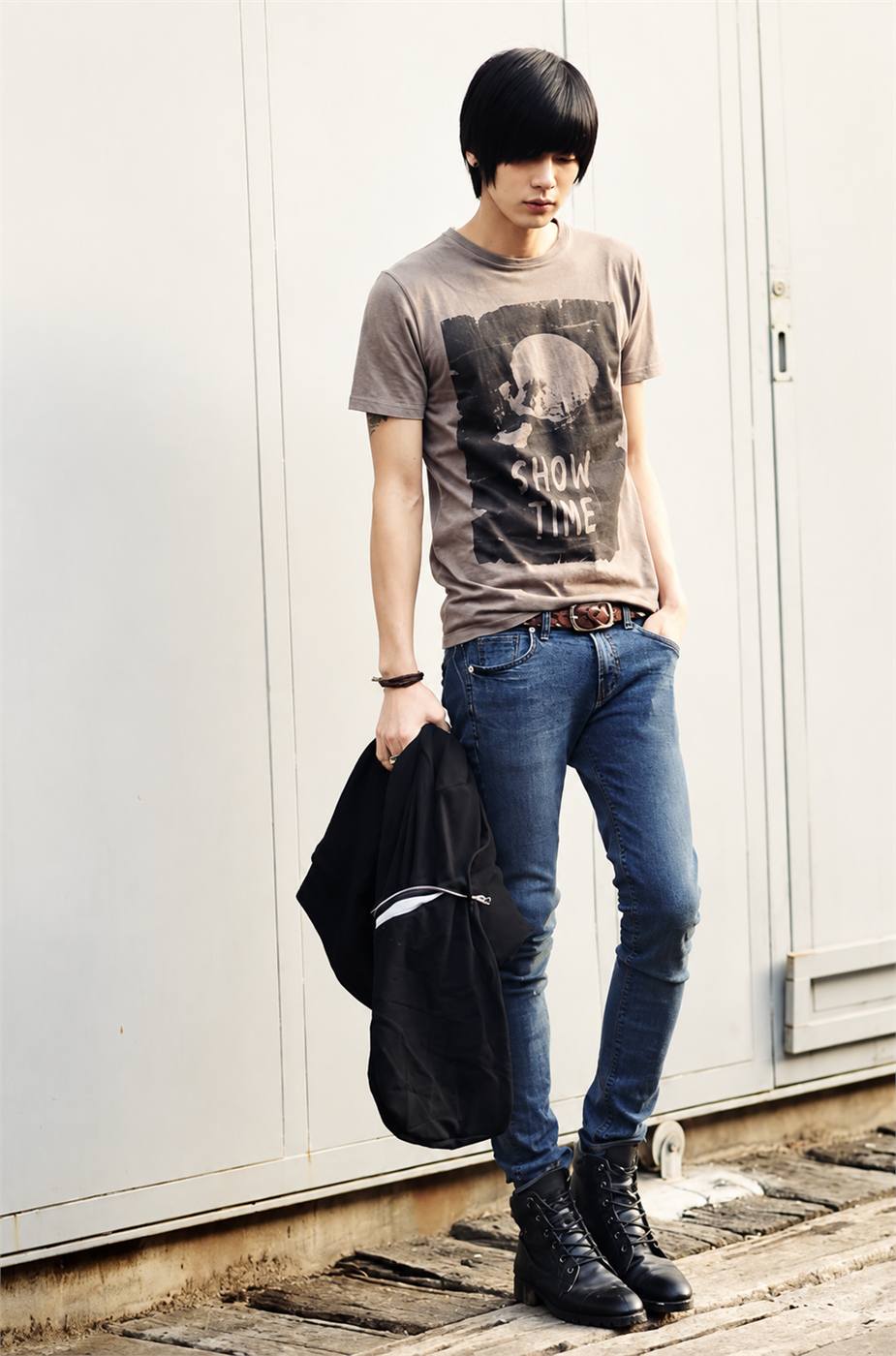 Quần jean nam slim fit ôm vừa và gọn theo đường chân