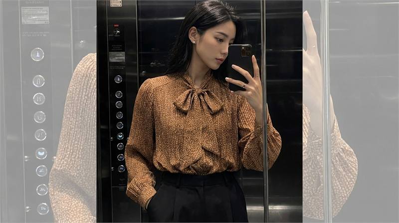 Áo sơ mi cổ thắt nơ mang vẻ đẹp tiểu thư, cổ điển, là điểm nhấn đắt giá cho set đồ. Phù hợp người cổ cao, vai thon, chọn nơ vừa phải nếu dáng nhỏ nhắn.