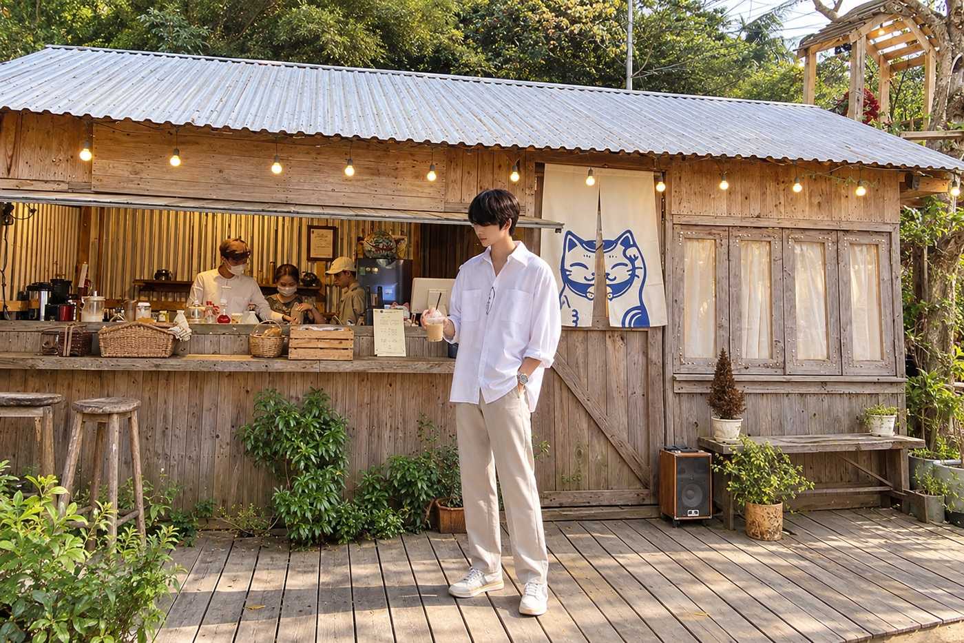 Outfit đi Tam Đảo: Sơ mi Oxford, quần chinos và sneaker
