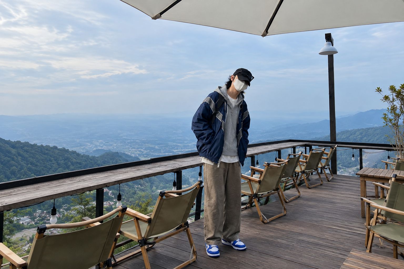 Outfit đi Tam Đảo: Sweater, quần kaki và áo khoác gió