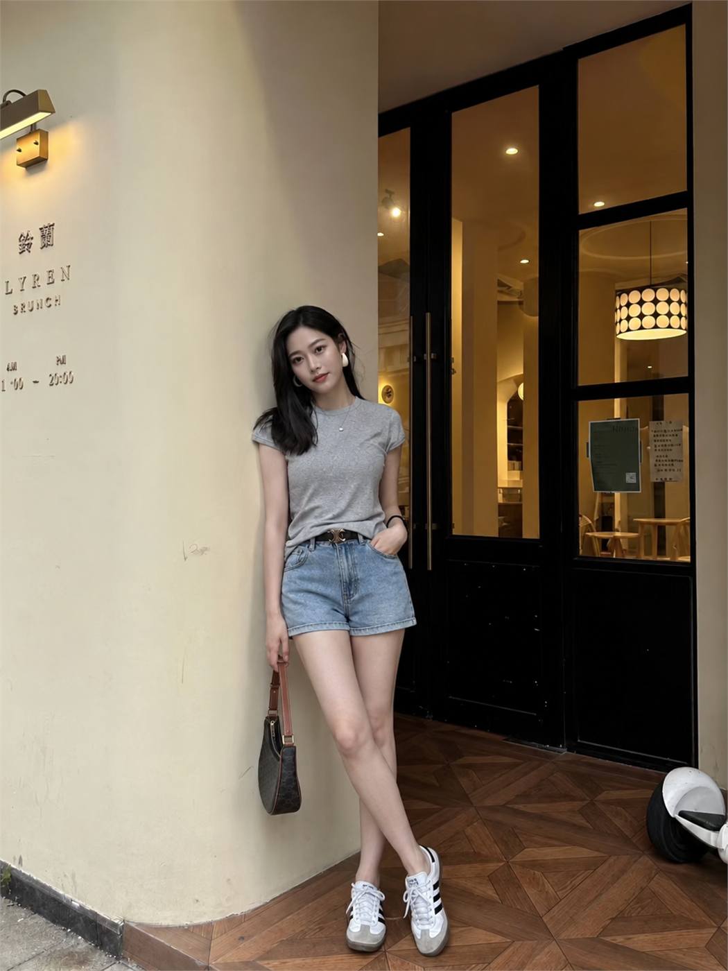 2. Chú ý vai áo, vòng ngực và độ dài thân áo