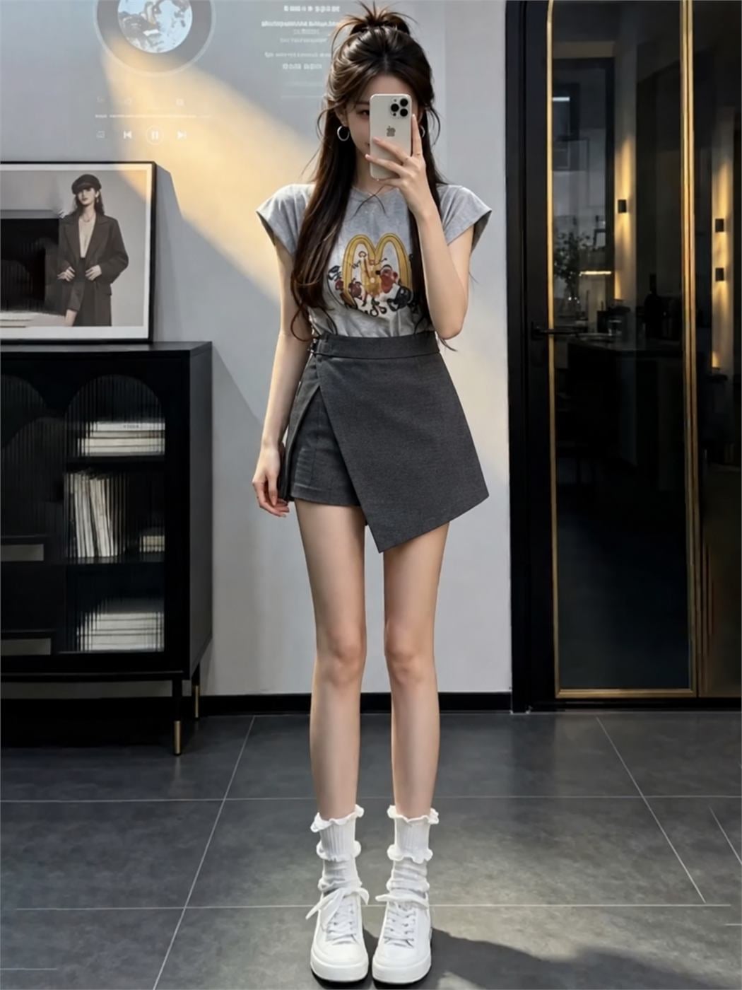 Wrap skort màu xám với vạt bất đối xứng và quần short bên trong