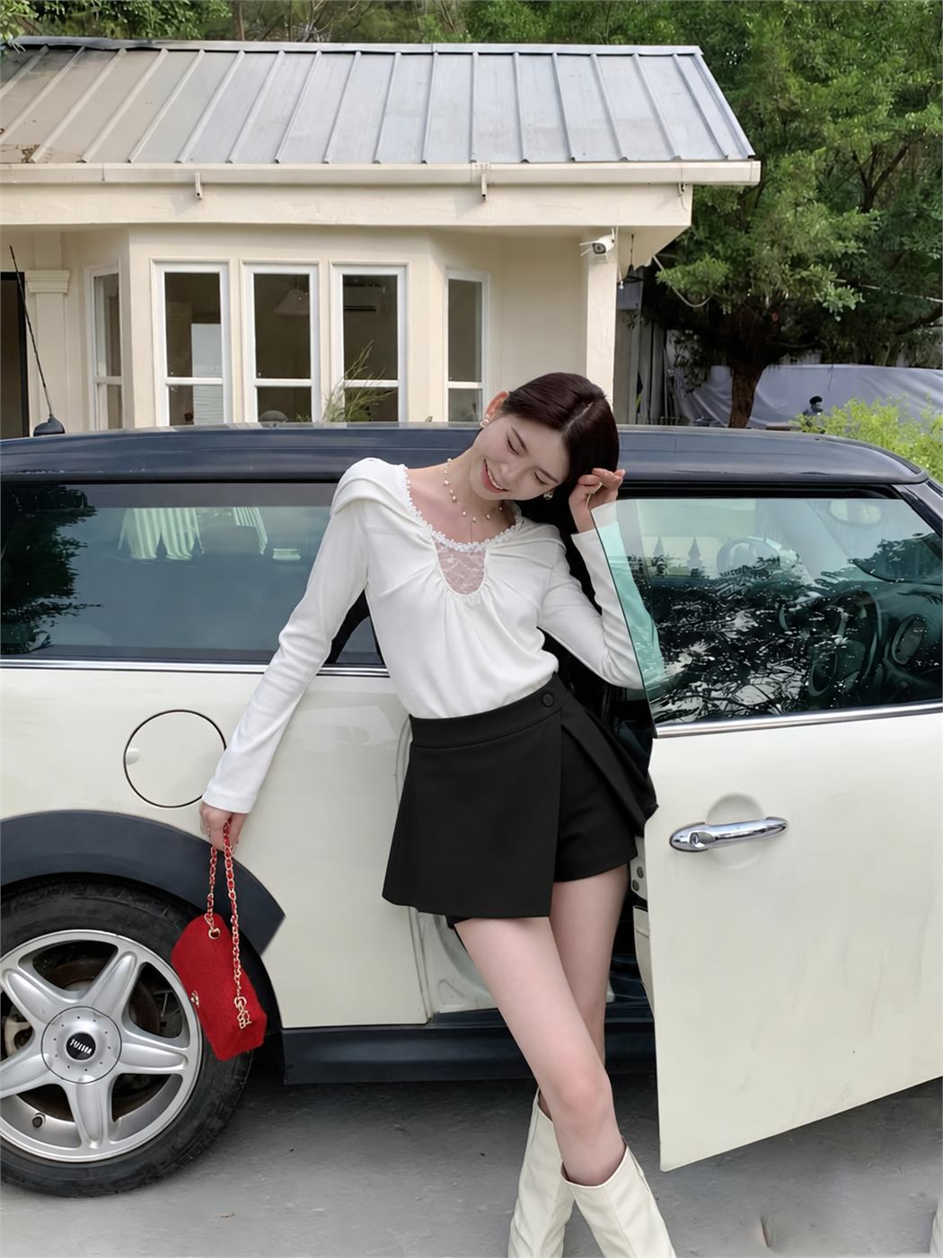 Skort đen dáng quấn phối áo sơ mi trắng nữ tính