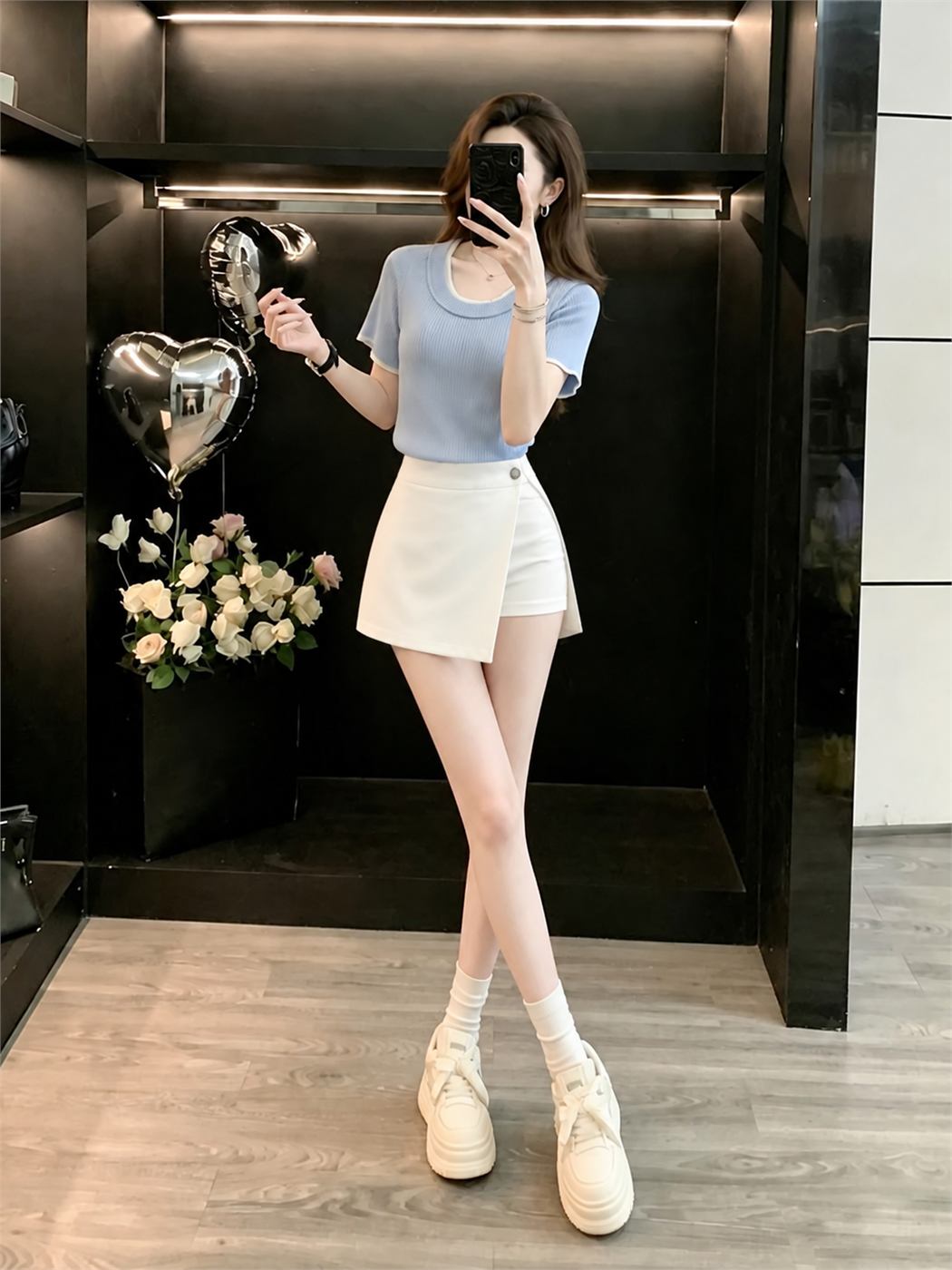Skort trắng cạp cao phối tank top xanh trẻ trung