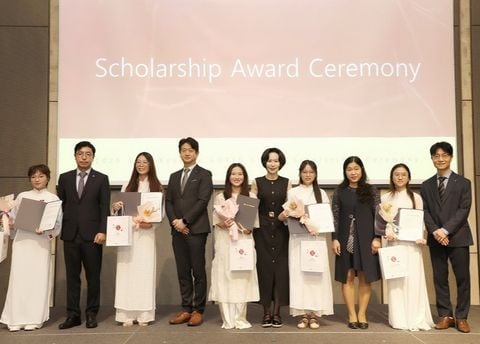 50 sinh viên các trường đại học khu vực phía Bắc nhận học bổng Lotte năm 2025