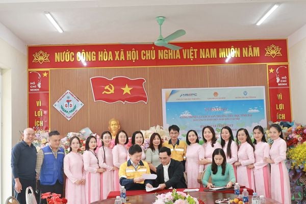 NS2PC bàn giao sân lát gạch cho Trường Tiểu học Tĩnh Hải
