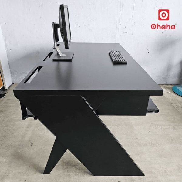 Bàn phòng thu studio kiểu dáng mạnh mẽ, độc đáo