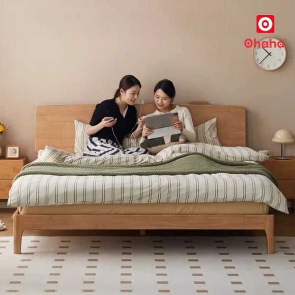 Giường ngủ làm bằng gỗ tự nhiên bền đẹp, giá tốt