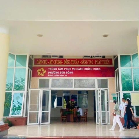 Phường Sơn Đông Hiện Đại Hóa: TTHCC Tin Dùng Hệ Thống Xếp Hàng ComQ