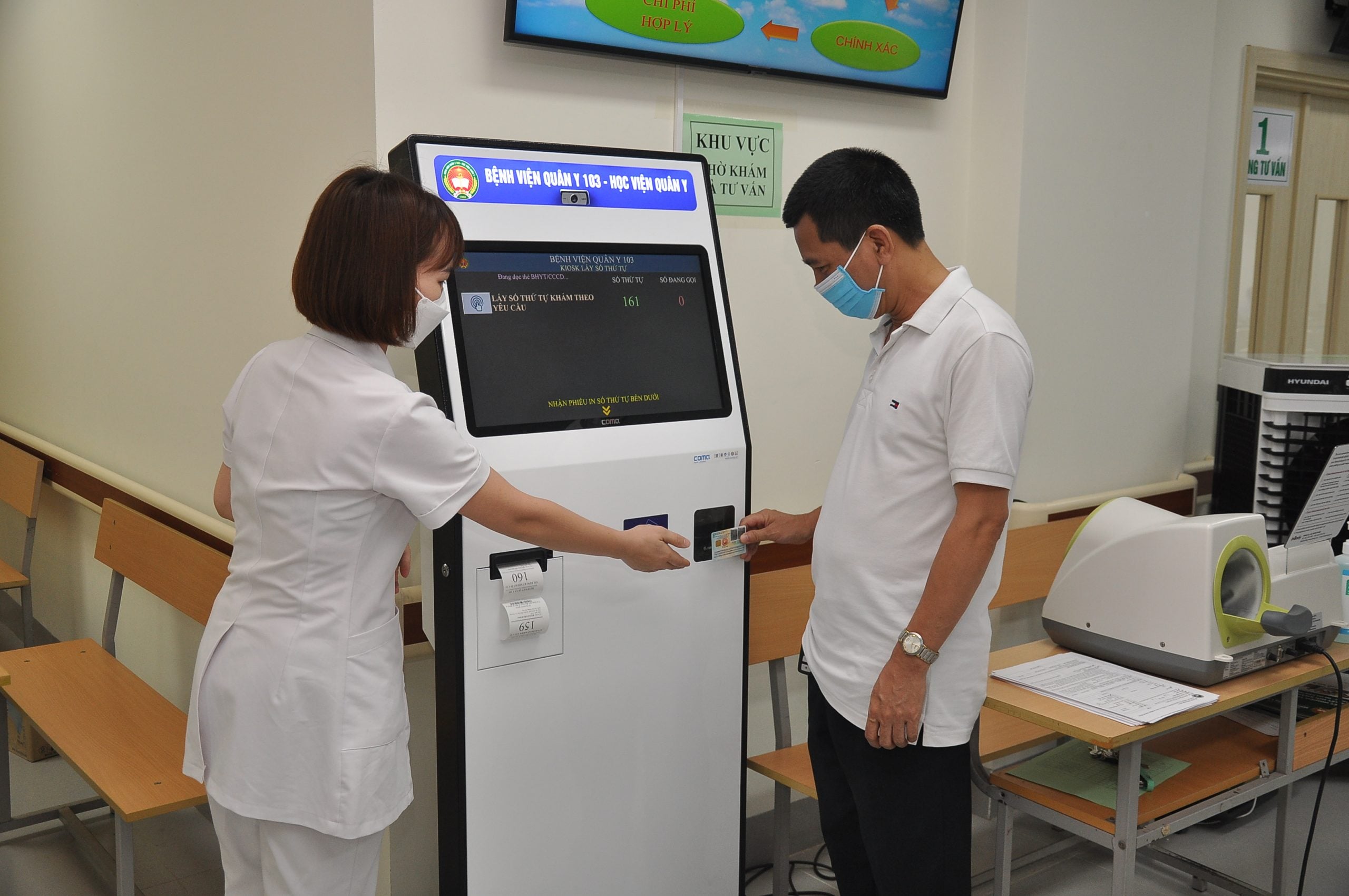Kiosk in cấp số thứ tự ComQ Q-KIOSK 24CMT C314 - Thư viện ảnh 6