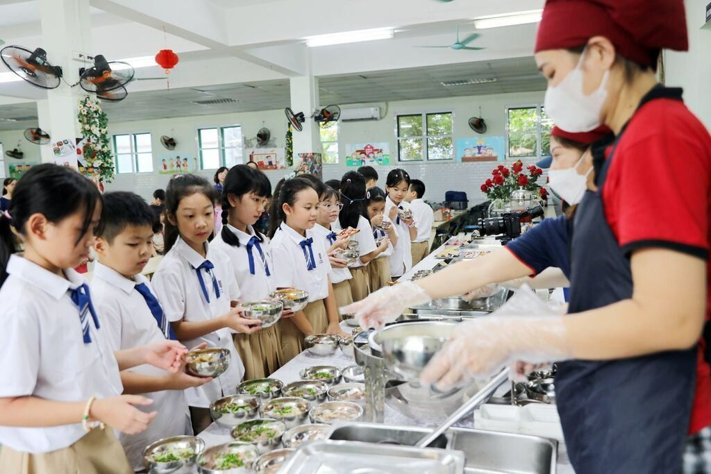Giám Sát Chặt Bữa Ăn Học Đường: Vì Sức Khỏe Và Sự Phát Triển Của Học Sinh