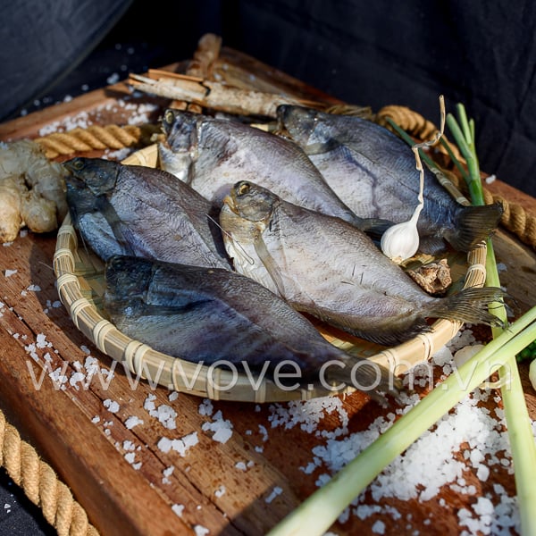 Món chiên giòn thơm ngon làm từ khô cá sặc bổi tự nhiên