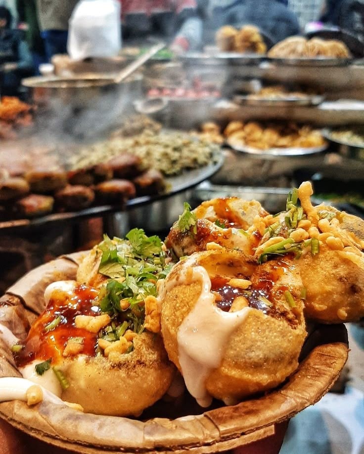 Vỏ bánh panu puri phồng to sau khi chiên dầu đúng nhiệt