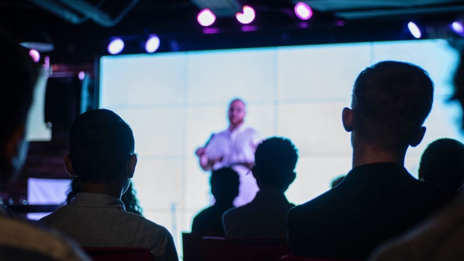 5 Mẫu Bài Phát Biểu Cảm Nghĩ Về Công Ty Hay & Xúc Động Năm 2026