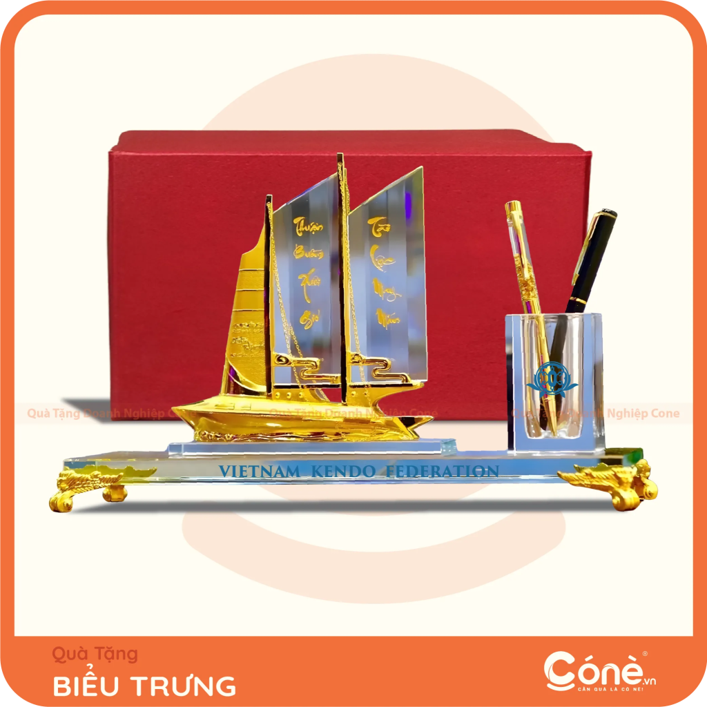 Biểu trưng thuyền buồm pha lê kèm ống cắm bút in logo Vietnam Kendo Federation