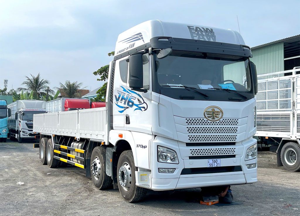 giá xe tải faw 4 chân