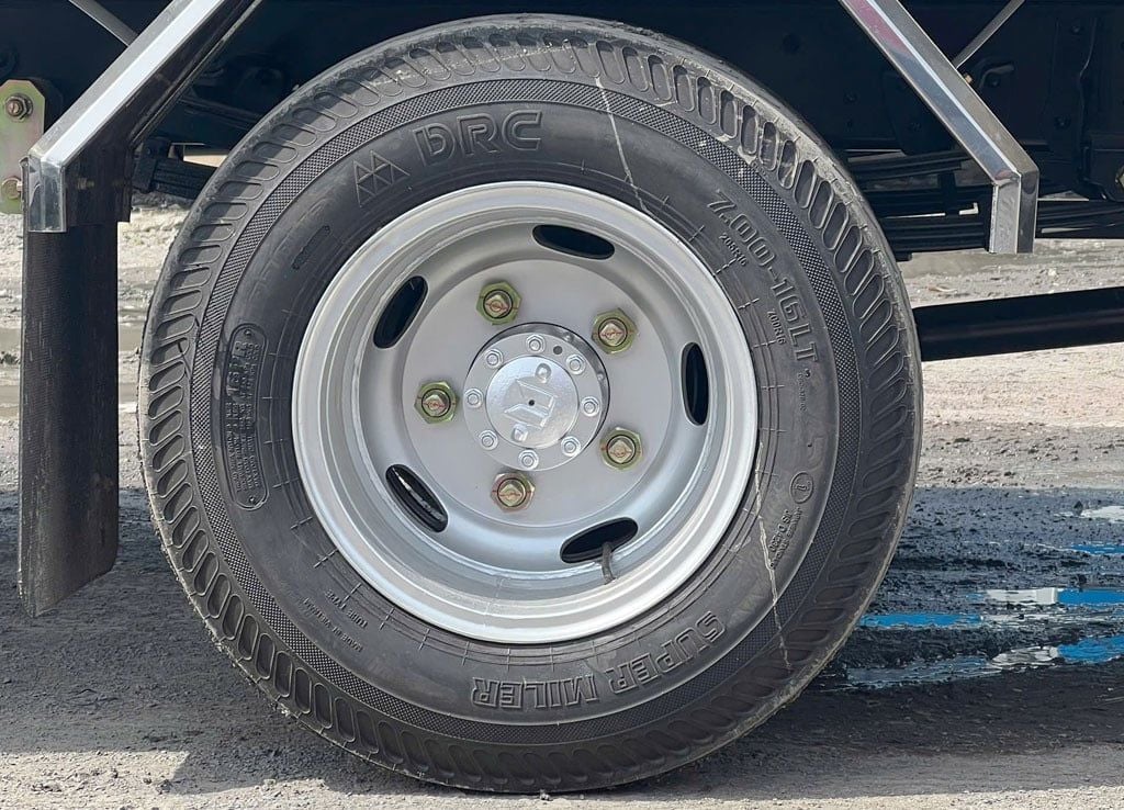xe tải thùng dài 6m2