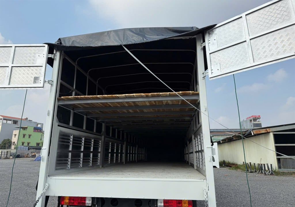xe tải faw thùng bửng nâng