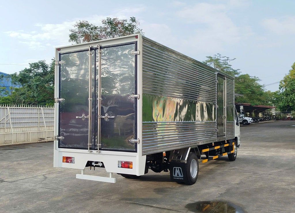 xe tải isuzu thùng dài 6m2