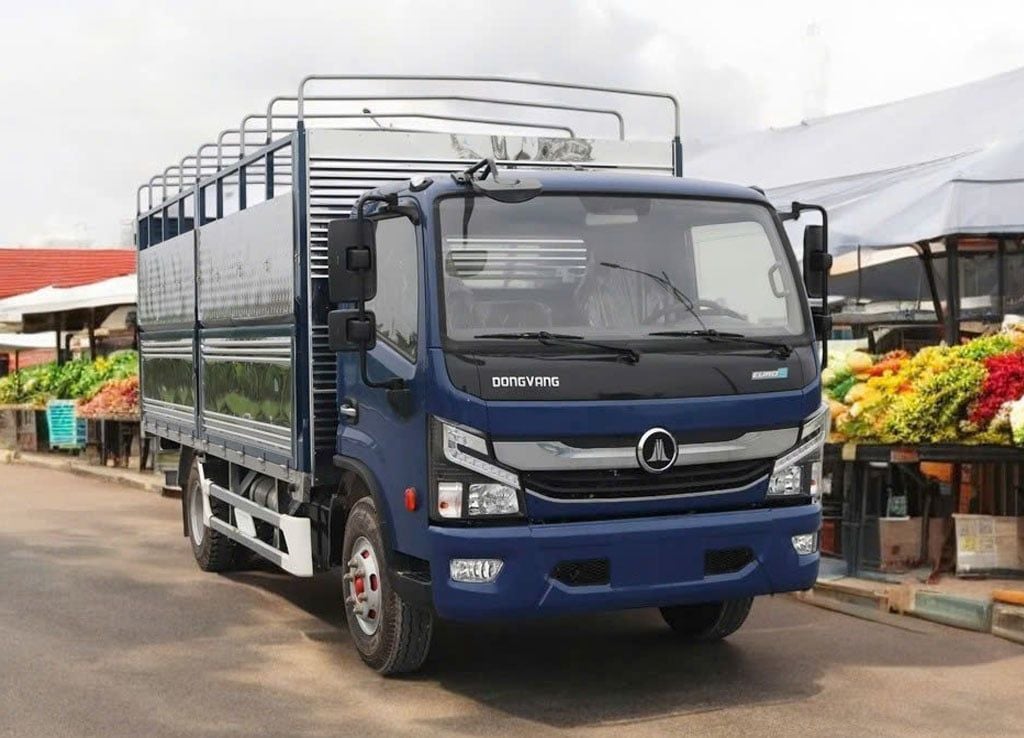 xe tải nissan đồng vàng