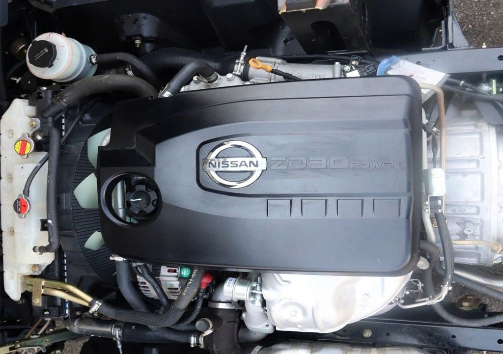 xe tải nissan đồng vàng