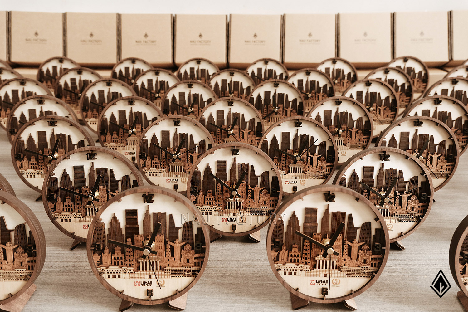 đồng hồ gỗ skyline