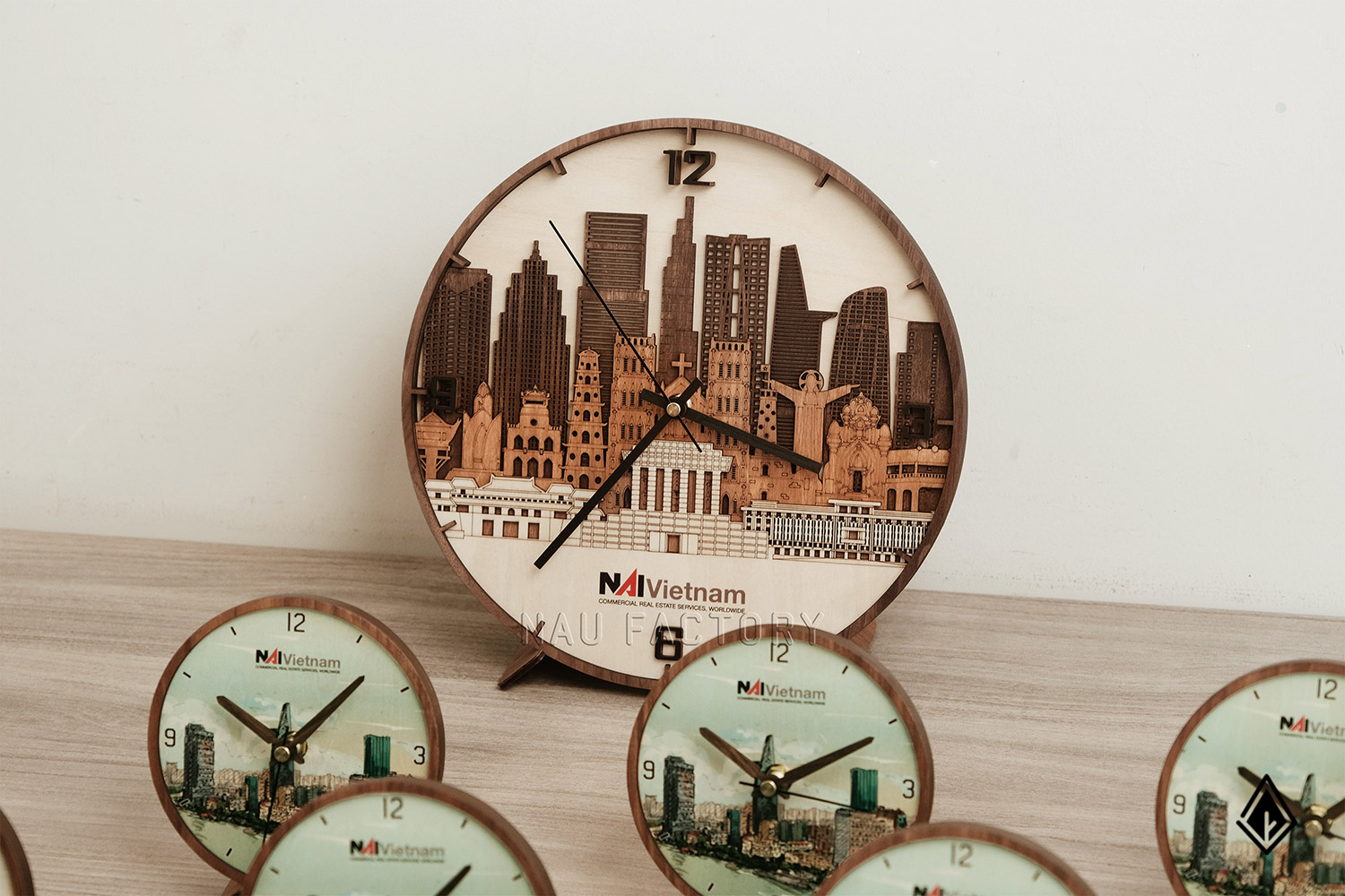 đồng hồ gỗ để bàn