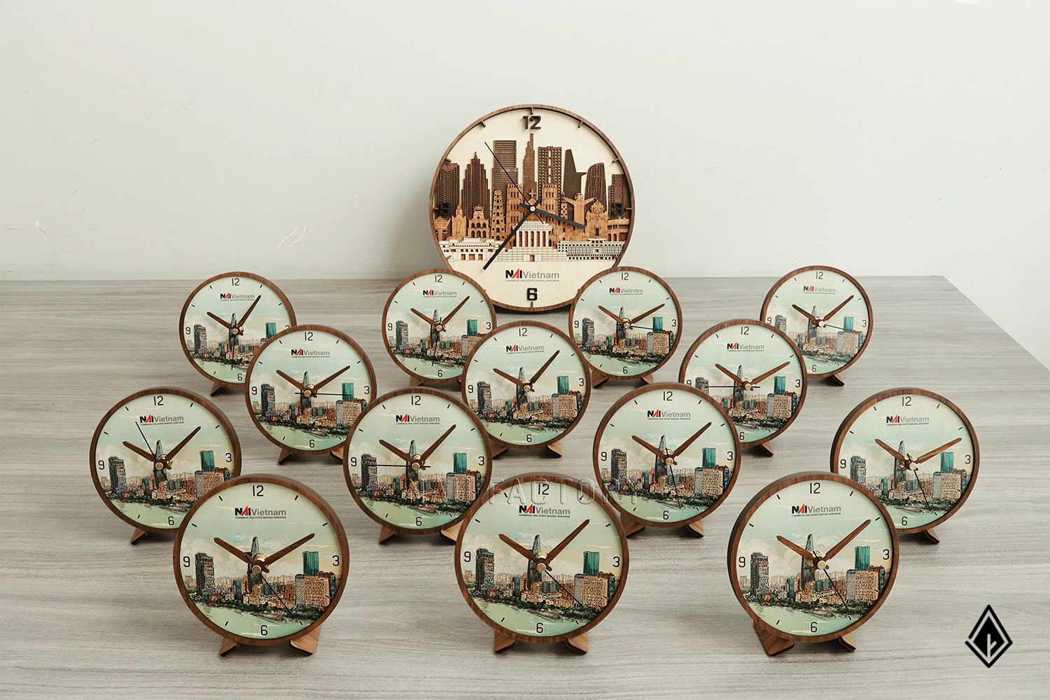 đồng hồ gỗ để bàn