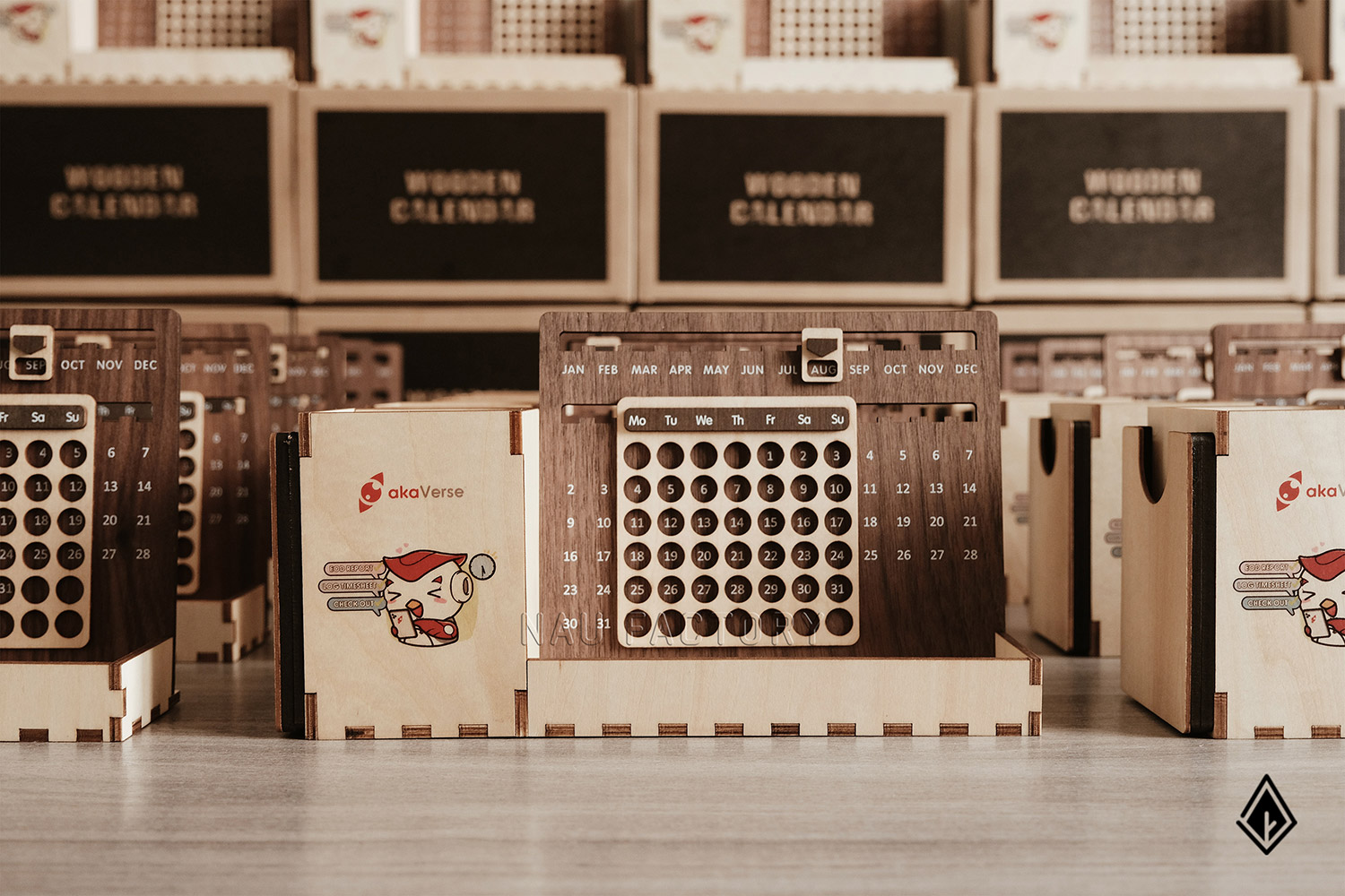 set lịch vạn niên và tranh gỗ