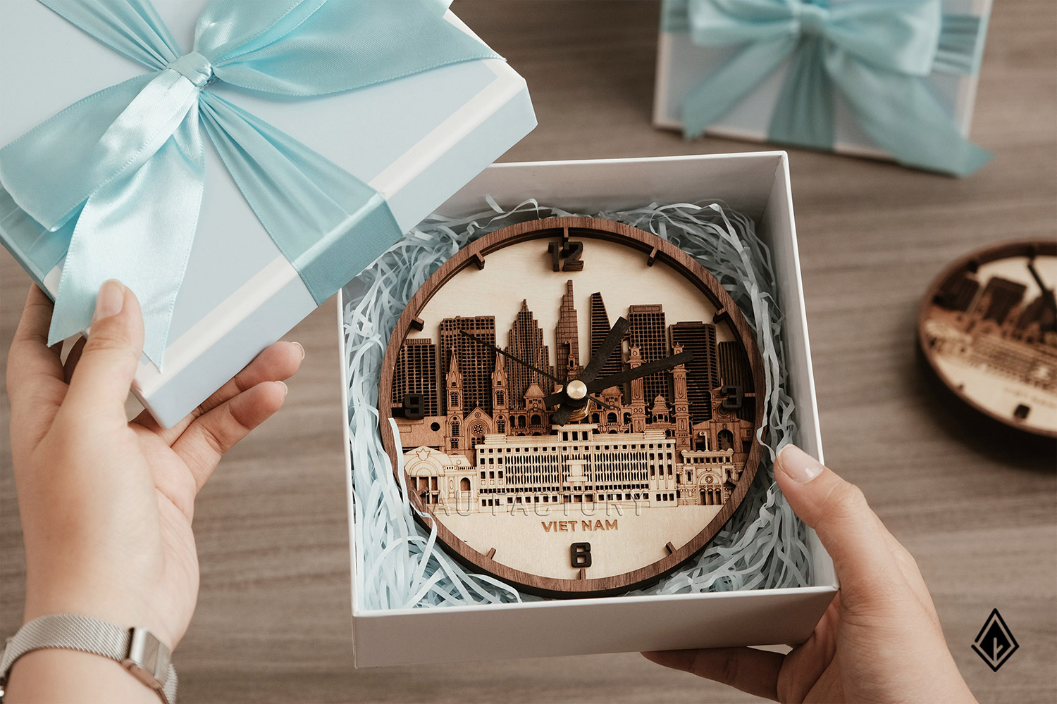 đồng hồ gỗ skyline
