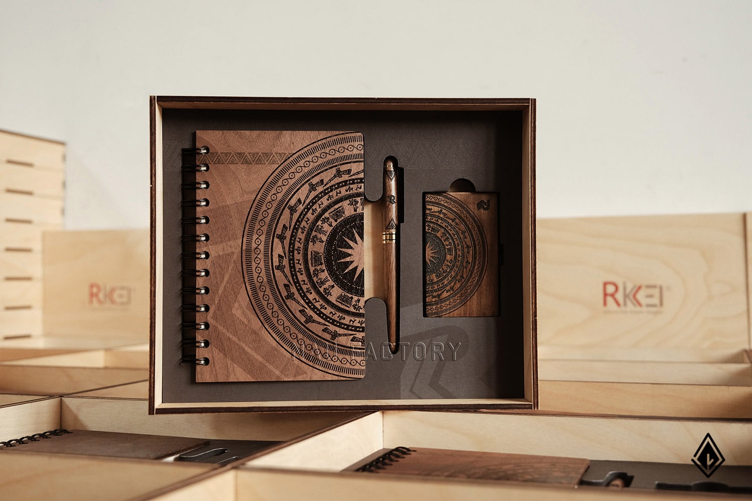 set sổ, bút và hộp namecard gỗ