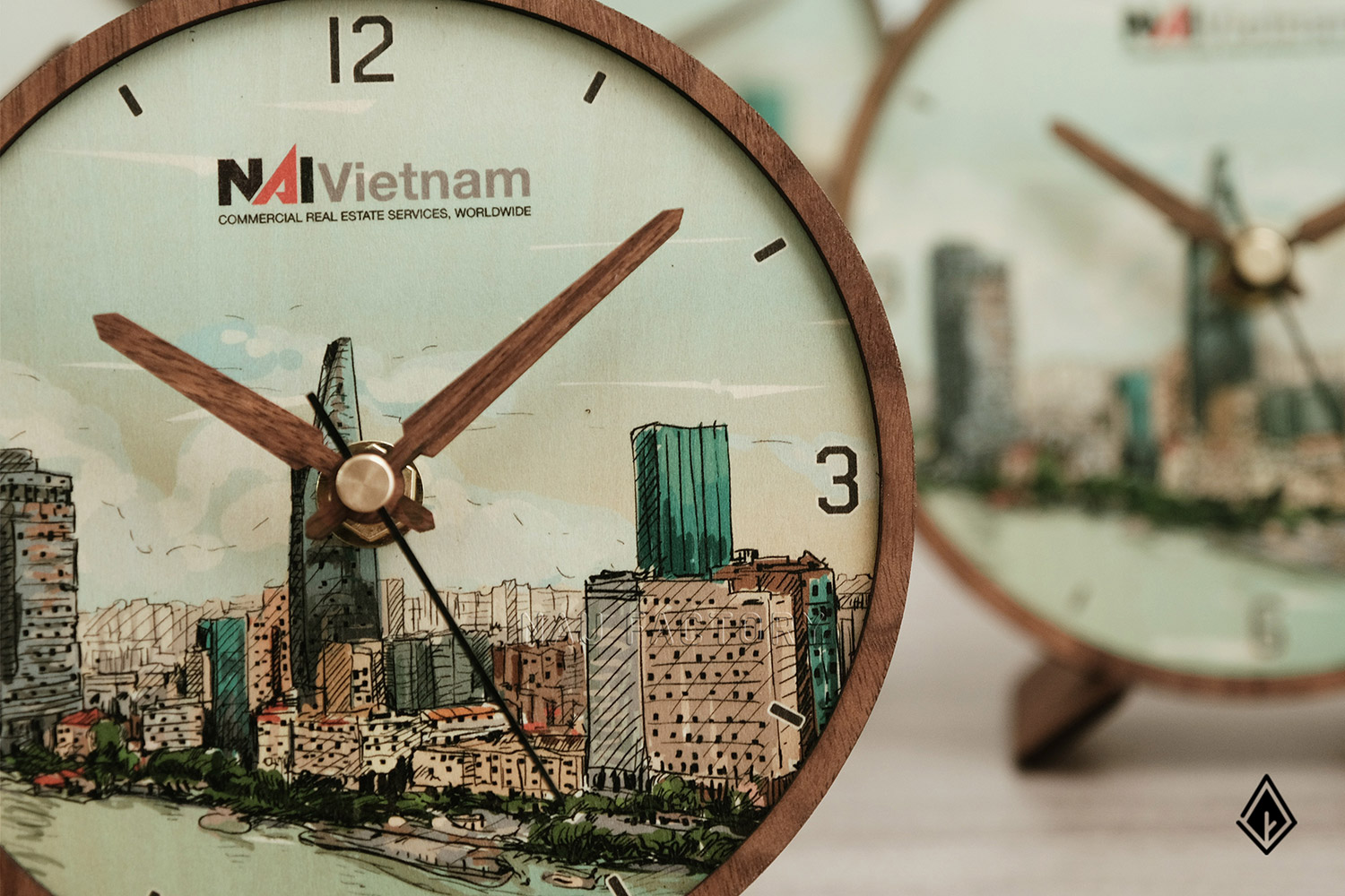 đồng hồ gỗ để bàn